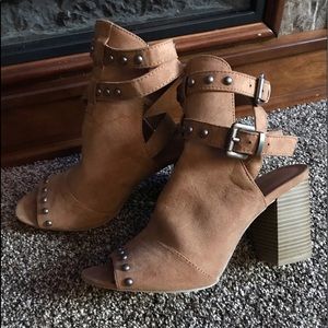 Adorable peep toe bootie